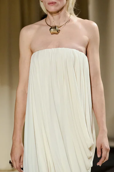 Look 74